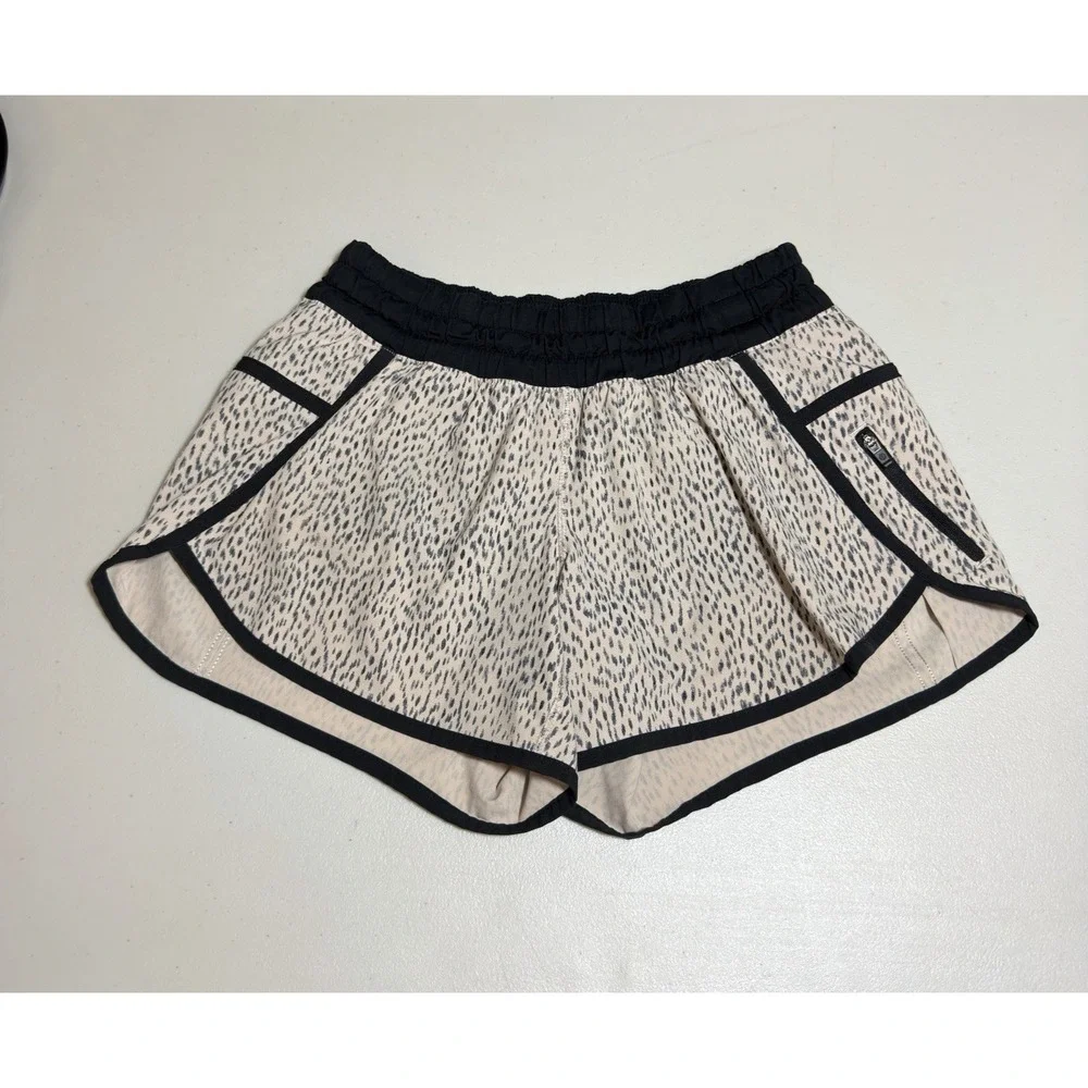 Lululemon Shorts Women's 4 Tracker‎ Lined Dottie Dash Grain Black Yoga 4